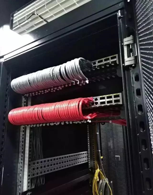 智能化弱电机房工程施工过程实拍 从同行案例看智能网络设备安装细节